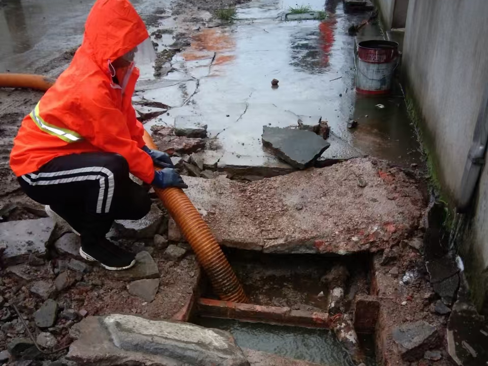 连南专业清理污水池 炜誉市政以规范流程守护城市 “肠道”