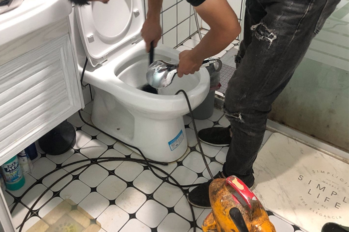 连南马桶堵塞自己疏通还是找师傅?专业上门服务让你省时更省心